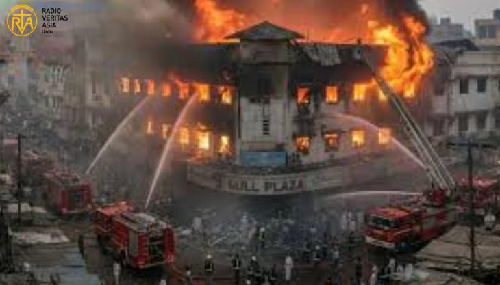 شاپنگ سینٹر گل پلازہ کراچی میں ہفتہ کی شب لگنے والی شدید آگ پر تقریباً 36 گھنٹے بعد قابو پا لیا گیا۔ 