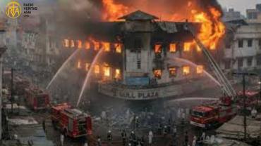 شاپنگ سینٹر گل پلازہ کراچی میں ہفتہ کی شب لگنے والی شدید آگ پر تقریباً 36 گھنٹے بعد قابو پا لیا گیا۔ 