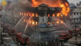 شاپنگ سینٹر گل پلازہ کراچی میں ہفتہ کی شب لگنے والی شدید آگ پر تقریباً 36 گھنٹے بعد قابو پا لیا گیا۔ 